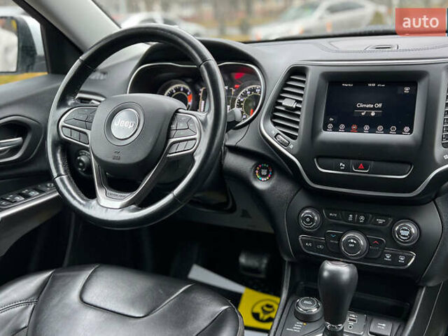 Белый Джип Чероки, объемом двигателя 2.36 л и пробегом 51 тыс. км за 21300 $, фото 22 на Automoto.ua