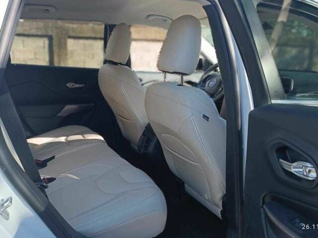 Белый Джип Чероки, объемом двигателя 2.4 л и пробегом 121 тыс. км за 9300 $, фото 3 на Automoto.ua