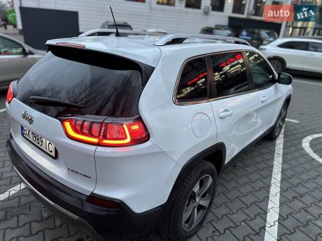 Білий Джип Cherokee, об'ємом двигуна 2.36 л та пробігом 153 тис. км за 15900 $, фото 10 на Automoto.ua