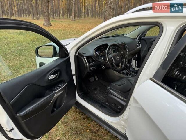 Белый Джип Чероки, объемом двигателя 2.36 л и пробегом 118 тыс. км за 16199 $, фото 15 на Automoto.ua