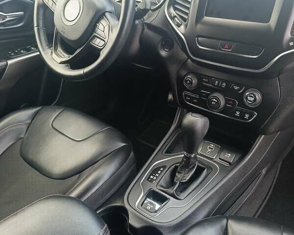 Білий Джип Cherokee, об'ємом двигуна 2.4 л та пробігом 137 тис. км за 15800 $, фото 3 на Automoto.ua