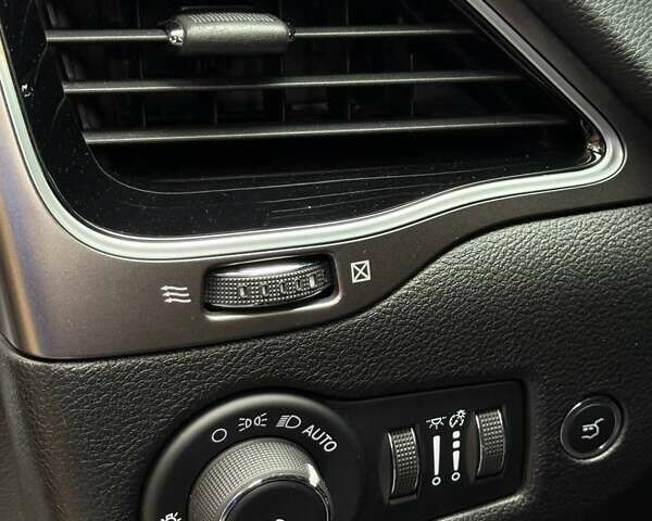 Білий Джип Cherokee, об'ємом двигуна 2.36 л та пробігом 170 тис. км за 18500 $, фото 20 на Automoto.ua