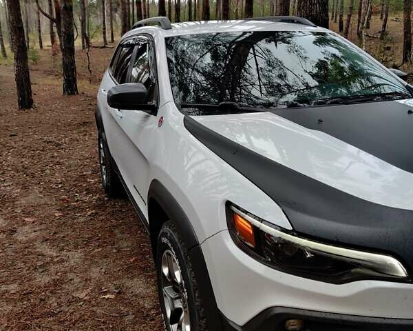 Белый Джип Чероки, объемом двигателя 3.24 л и пробегом 71 тыс. км за 19900 $, фото 2 на Automoto.ua