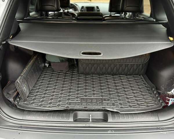 Белый Джип Чероки, объемом двигателя 3.24 л и пробегом 135 тыс. км за 20500 $, фото 21 на Automoto.ua