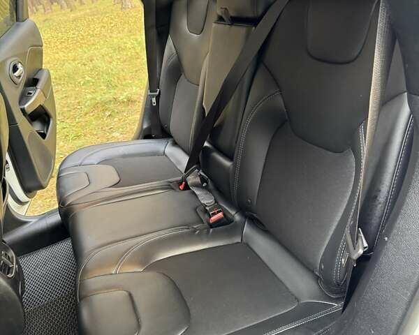 Белый Джип Чероки, объемом двигателя 2.36 л и пробегом 118 тыс. км за 16199 $, фото 17 на Automoto.ua