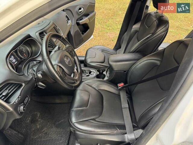 Белый Джип Чероки, объемом двигателя 2.36 л и пробегом 118 тыс. км за 16199 $, фото 14 на Automoto.ua