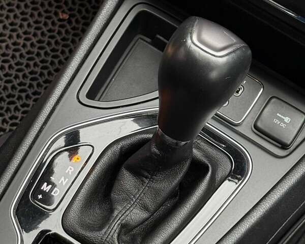 Білий Джип Cherokee, об'ємом двигуна 2.36 л та пробігом 170 тис. км за 18500 $, фото 25 на Automoto.ua