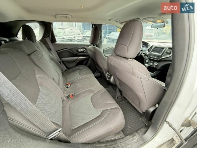 Білий Джип Cherokee, об'ємом двигуна 2.4 л та пробігом 198 тис. км за 3998 $, фото 11 на Automoto.ua