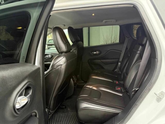 Білий Джип Cherokee, об'ємом двигуна 3.2 л та пробігом 32 тис. км за 14000 $, фото 8 на Automoto.ua
