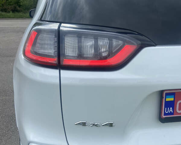 Белый Джип Чероки, объемом двигателя 2.4 л и пробегом 133 тыс. км за 14999 $, фото 30 на Automoto.ua