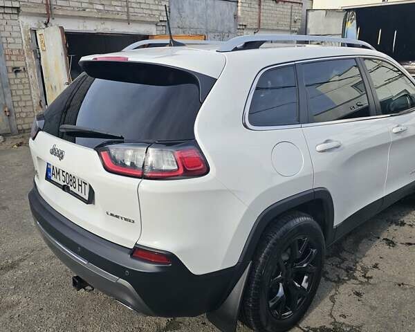 Белый Джип Чероки, объемом двигателя 2 л и пробегом 98 тыс. км за 19400 $, фото 2 на Automoto.ua