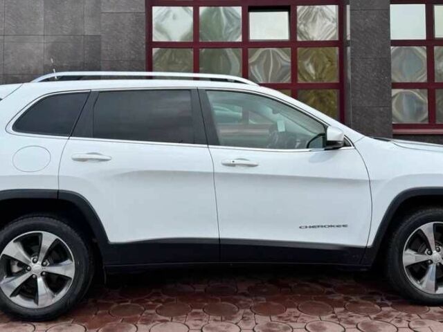 Белый Джип Чероки, объемом двигателя 0 л и пробегом 110 тыс. км за 15000 $, фото 3 на Automoto.ua