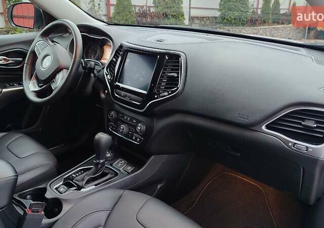 Білий Джип Cherokee, об'ємом двигуна 3.2 л та пробігом 67 тис. км за 18500 $, фото 15 на Automoto.ua