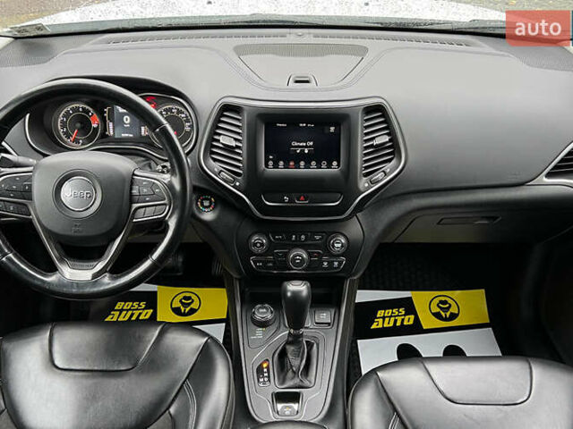 Белый Джип Чероки, объемом двигателя 2.36 л и пробегом 51 тыс. км за 21300 $, фото 13 на Automoto.ua