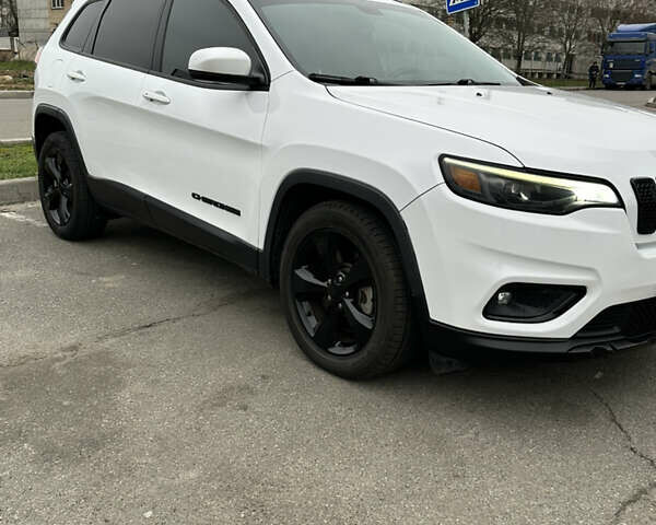 Белый Джип Чероки, объемом двигателя 2.36 л и пробегом 145 тыс. км за 16300 $, фото 3 на Automoto.ua