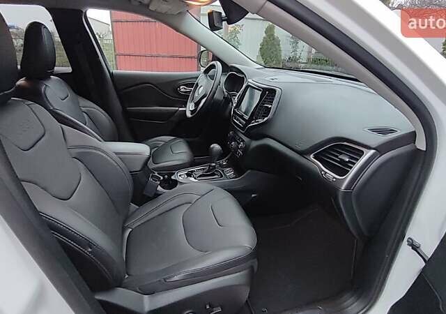 Білий Джип Cherokee, об'ємом двигуна 3.2 л та пробігом 67 тис. км за 18500 $, фото 25 на Automoto.ua