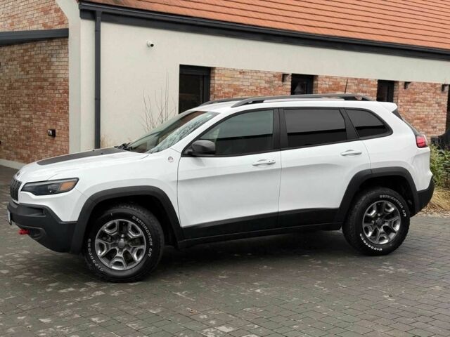 Білий Джип Cherokee, об'ємом двигуна 3.2 л та пробігом 32 тис. км за 14000 $, фото 1 на Automoto.ua
