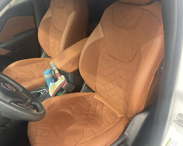 Белый Джип Чероки, объемом двигателя 2.4 л и пробегом 133 тыс. км за 14999 $, фото 18 на Automoto.ua