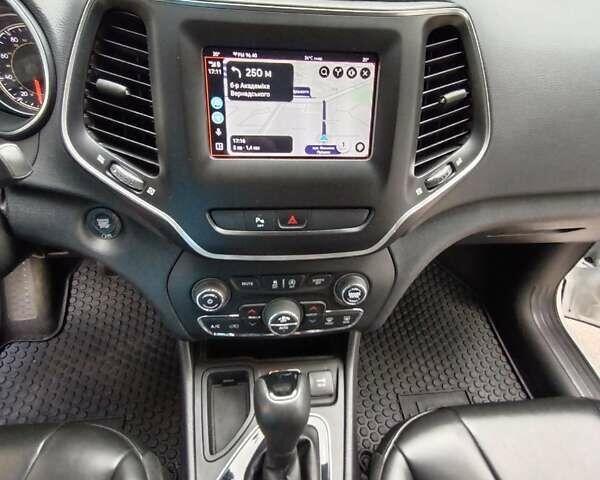 Белый Джип Чероки, объемом двигателя 2.36 л и пробегом 162 тыс. км за 17900 $, фото 16 на Automoto.ua