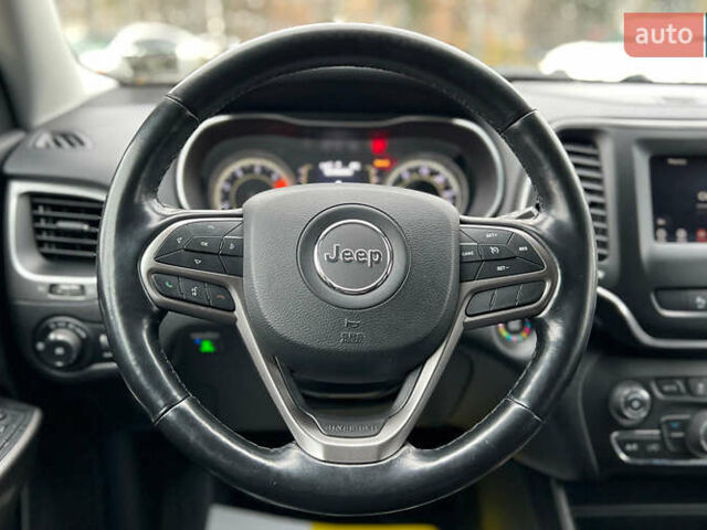 Белый Джип Чероки, объемом двигателя 2.36 л и пробегом 51 тыс. км за 21300 $, фото 10 на Automoto.ua