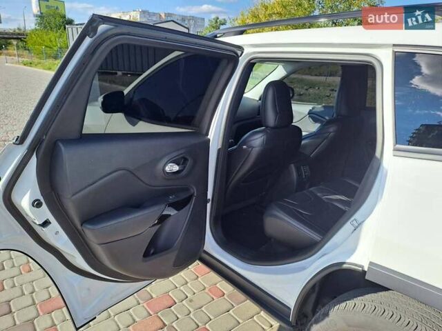 Білий Джип Cherokee, об'ємом двигуна 2.36 л та пробігом 77 тис. км за 15900 $, фото 16 на Automoto.ua