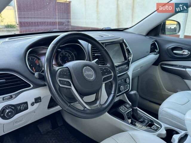 Джип Чероки 2019 в Полтаве на Automoto.ua Белый Джип Чероки, объемом двигателя 2.36 л и пробегом 115 тыс. км за 17000 $, фото 8 на Automoto.ua