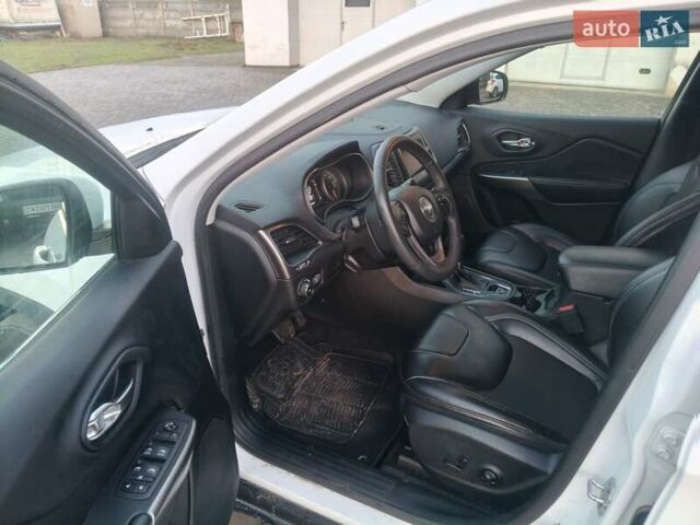 Белый Джип Чероки, объемом двигателя 2.36 л и пробегом 68 тыс. км за 16600 $, фото 10 на Automoto.ua