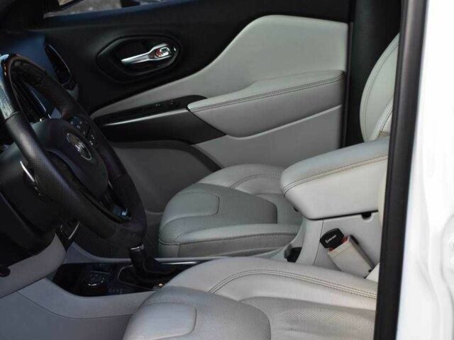 Білий Джип Cherokee, об'ємом двигуна 3.2 л та пробігом 83 тис. км за 18900 $, фото 10 на Automoto.ua