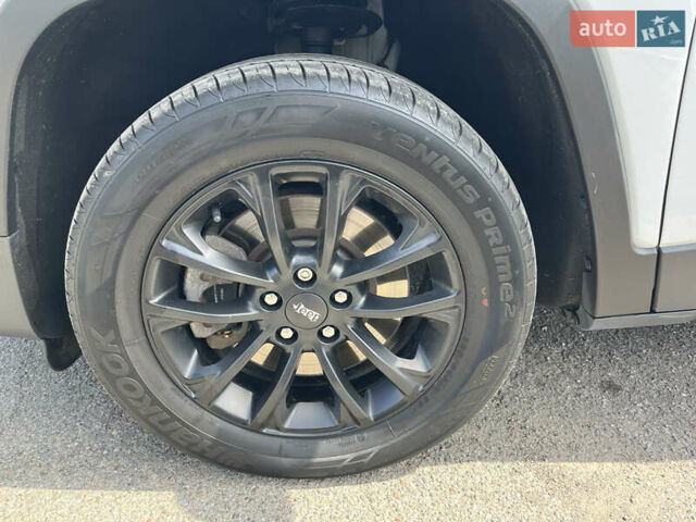 Білий Джип Cherokee, об'ємом двигуна 2.36 л та пробігом 120 тис. км за 15000 $, фото 54 на Automoto.ua