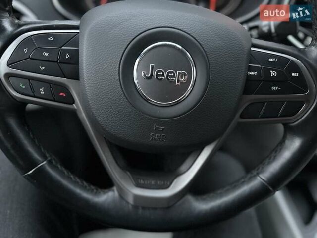 Білий Джип Cherokee, об'ємом двигуна 2.36 л та пробігом 153 тис. км за 15900 $, фото 26 на Automoto.ua