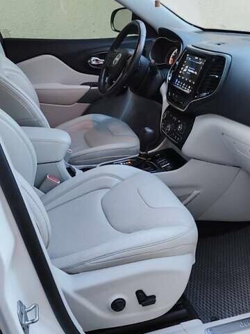 Білий Джип Cherokee, об'ємом двигуна 2.36 л та пробігом 55 тис. км за 18500 $, фото 9 на Automoto.ua