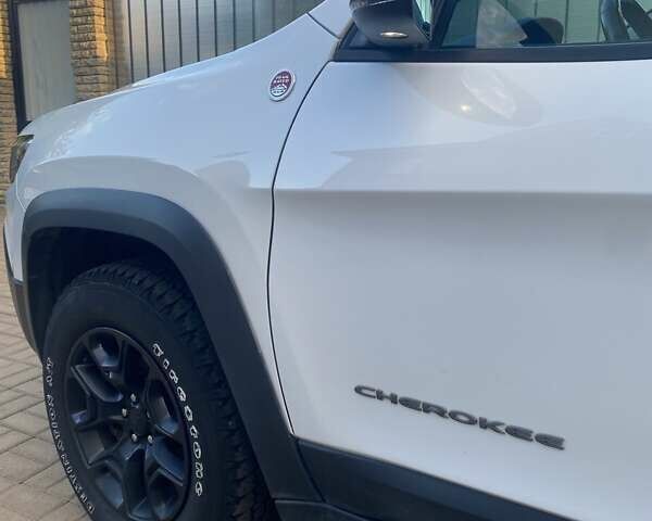 Білий Джип Cherokee, об'ємом двигуна 3.24 л та пробігом 95 тис. км за 18200 $, фото 9 на Automoto.ua