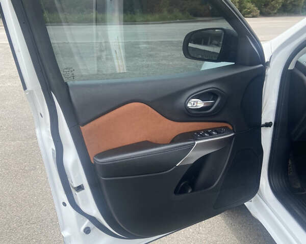 Белый Джип Чероки, объемом двигателя 2.4 л и пробегом 133 тыс. км за 14999 $, фото 16 на Automoto.ua