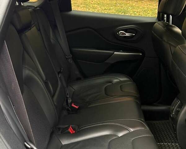 Білий Джип Cherokee, об'ємом двигуна 2.36 л та пробігом 170 тис. км за 18500 $, фото 39 на Automoto.ua