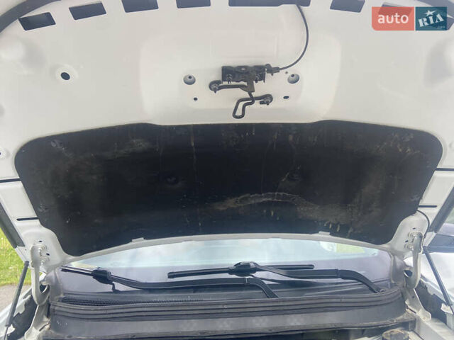 Белый Джип Чероки, объемом двигателя 2.4 л и пробегом 133 тыс. км за 14999 $, фото 10 на Automoto.ua