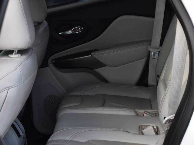 Білий Джип Cherokee, об'ємом двигуна 3.2 л та пробігом 83 тис. км за 18900 $, фото 19 на Automoto.ua