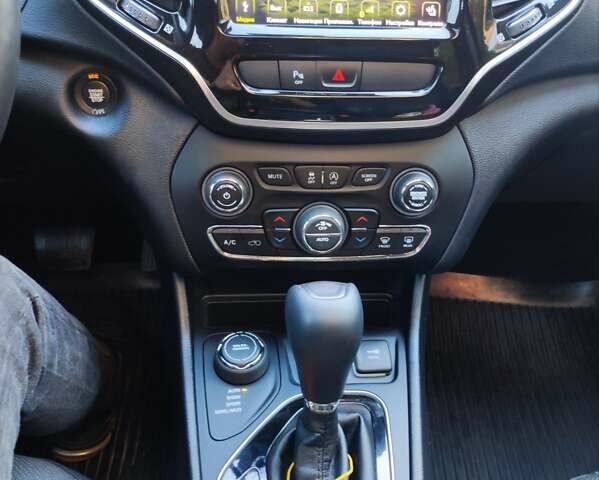 Білий Джип Cherokee, об'ємом двигуна 1.99 л та пробігом 45 тис. км за 21000 $, фото 8 на Automoto.ua