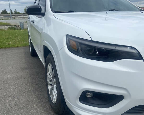 Белый Джип Чероки, объемом двигателя 2.4 л и пробегом 133 тыс. км за 14999 $, фото 9 на Automoto.ua