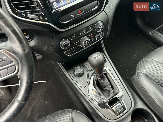 Белый Джип Чероки, объемом двигателя 3.2 л и пробегом 123 тыс. км за 13200 $, фото 8 на Automoto.ua