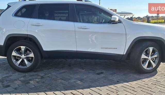 Білий Джип Cherokee, об'ємом двигуна 3.2 л та пробігом 102 тис. км за 19500 $, фото 4 на Automoto.ua