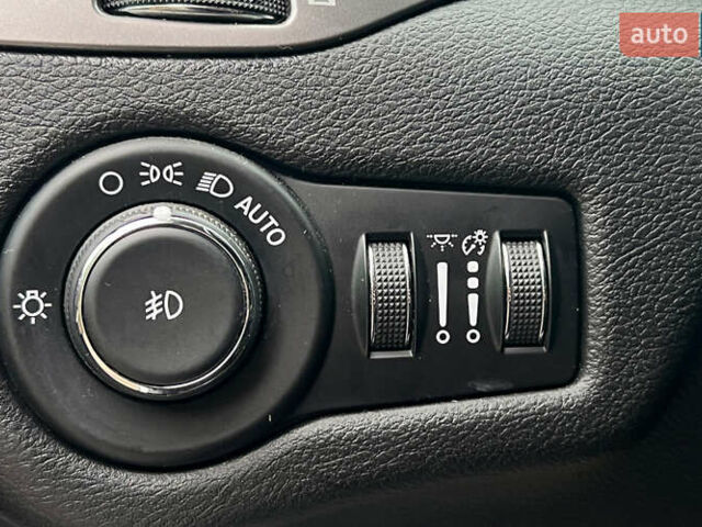 Белый Джип Чероки, объемом двигателя 2.36 л и пробегом 51 тыс. км за 21300 $, фото 20 на Automoto.ua