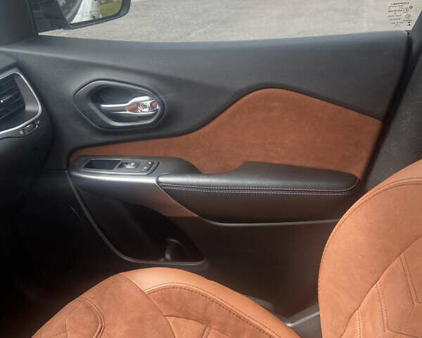 Белый Джип Чероки, объемом двигателя 2.4 л и пробегом 133 тыс. км за 14999 $, фото 22 на Automoto.ua