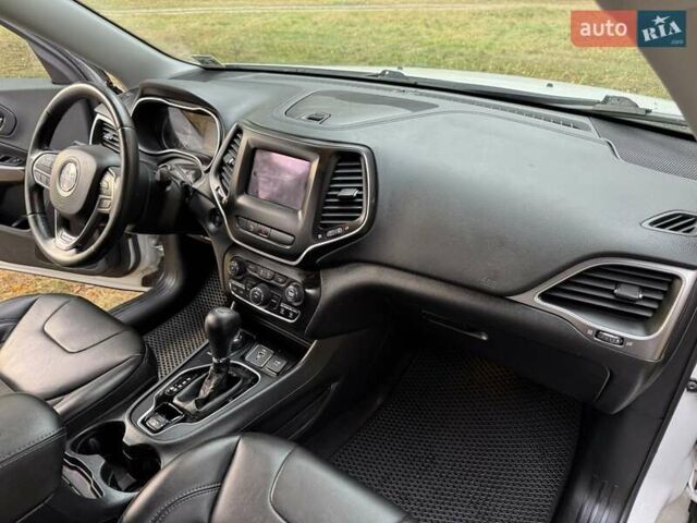 Белый Джип Чероки, объемом двигателя 2.36 л и пробегом 118 тыс. км за 16199 $, фото 23 на Automoto.ua