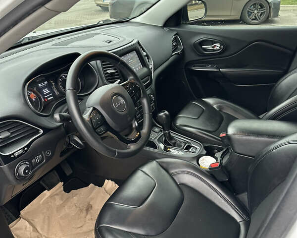 Белый Джип Чероки, объемом двигателя 2.36 л и пробегом 145 тыс. км за 16300 $, фото 8 на Automoto.ua