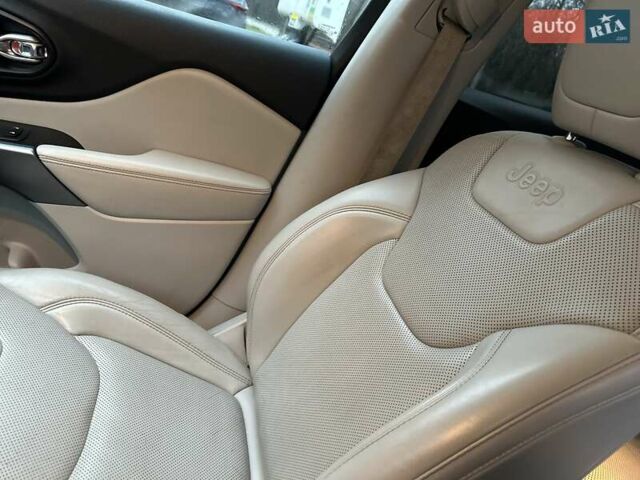 Білий Джип Cherokee, об'ємом двигуна 2.36 л та пробігом 153 тис. км за 15900 $, фото 15 на Automoto.ua