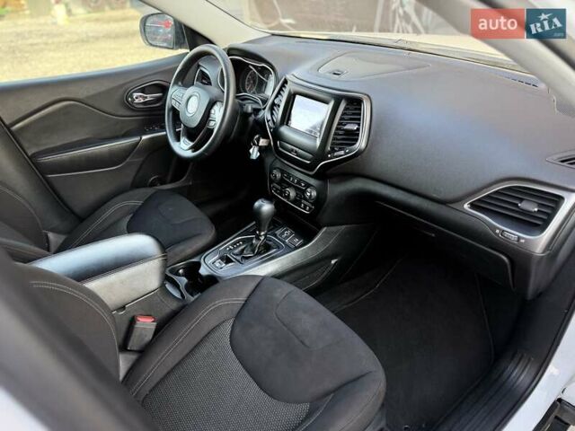 Білий Джип Cherokee, об'ємом двигуна 2.36 л та пробігом 182 тис. км за 13300 $, фото 42 на Automoto.ua