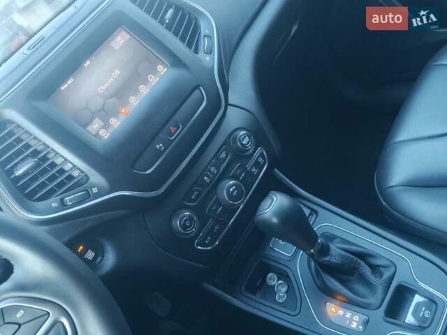 Белый Джип Чероки, объемом двигателя 2.36 л и пробегом 68 тыс. км за 16600 $, фото 17 на Automoto.ua