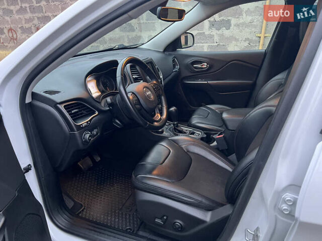 Білий Джип Cherokee, об'ємом двигуна 3.24 л та пробігом 76 тис. км за 21500 $, фото 12 на Automoto.ua
