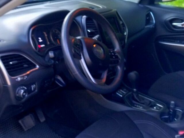 Белый Джип Чероки, объемом двигателя 2.4 л и пробегом 196 тыс. км за 15000 $, фото 5 на Automoto.ua