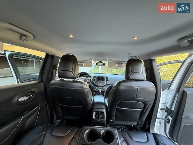 Белый Джип Чероки, объемом двигателя 2.4 л и пробегом 51 тыс. км за 22000 $, фото 16 на Automoto.ua